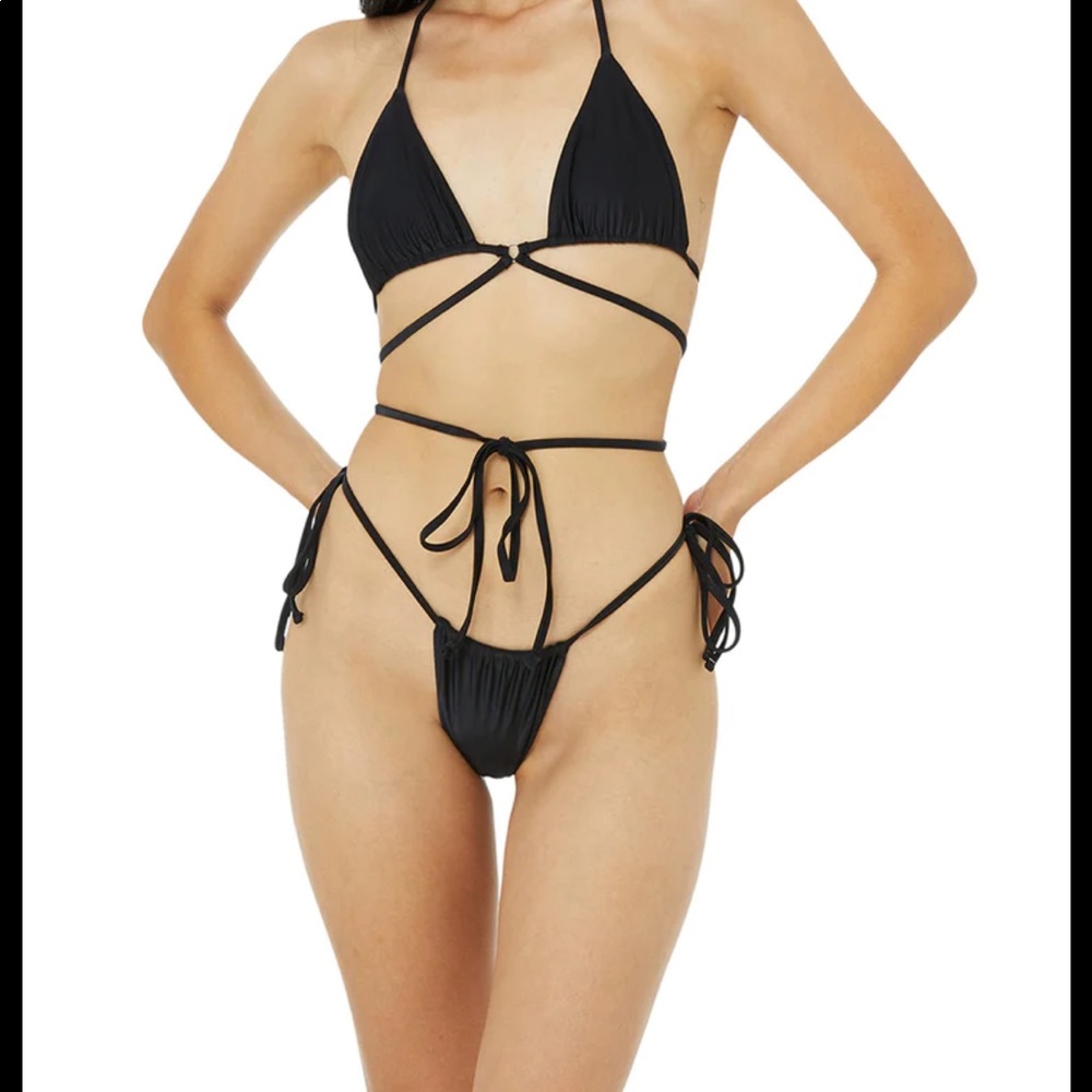 Alo x Frankie’s Bikinis Tatum Top Medium